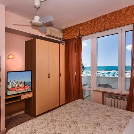 Hotel Ambasciatori 3*